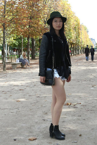 A Fall fedora topped off cutoffs and booties for a more seasonal twist.
A Fall fedora topped off cutoffs and booties for a more seasonal twist.