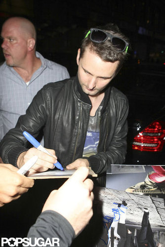 Matthew Bellamy signed autographs after leaving an SNL party in NYC.
Matthew Bellamy signed autographs after leaving an SNL party in NYC.