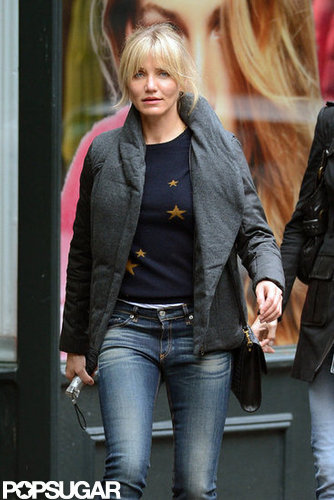 Cameron Diaz wore a sweater and puffy coat for a day of shopping in NYC.
Cameron Diaz wore a sweater and puffy coat for a day of shopping in NYC.