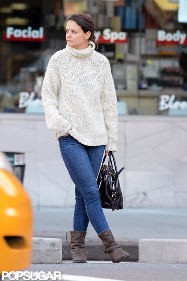 Katie Holmes wore jeans and a cream knit for her outing in NYC
Katie Holmes wore jeans and a cream knit for her outing in NYC
