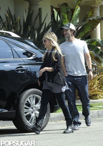 Sarah Michelle Gellar Rocks a Bright Smile and Fall Trends Sarah Michelle Gellar Rocks a Bright Smile and Fall Trends