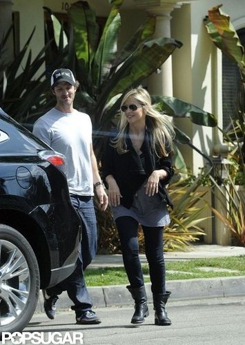 Sarah Michelle Gellar Rocks a Bright Smile and Fall Trends Sarah Michelle Gellar Rocks a Bright Smile and Fall Trends