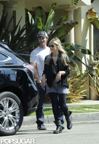 Sarah Michelle Gellar Rocks a Bright Smile and Fall Trends Sarah Michelle Gellar Rocks a Bright Smile and Fall Trends