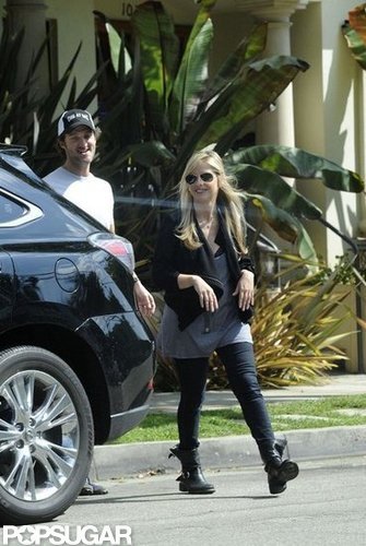 Sarah Michelle Gellar Rocks a Bright Smile and Fall Trends Sarah Michelle Gellar Rocks a Bright Smile and Fall Trends
