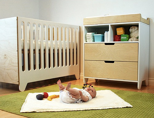 Hiya Three Piece Convertible Crib Set Hiya Three Piece Convertible Crib Set