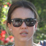 Jessica Alba Wearing Purple Jeans and Ray-Bans Jessica Alba Wearing Purple Jeans and Ray-Bans
