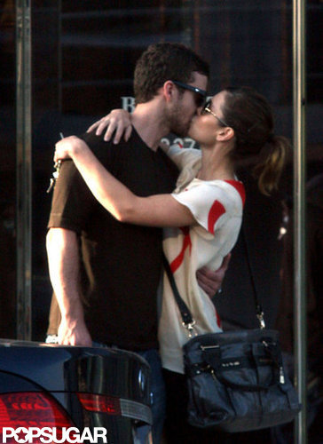 In August 2008, Justin Timberlake and Jessica Biel kissed outside in LA.
In August 2008, Justin Timberlake and Jessica Biel kissed outside in LA.