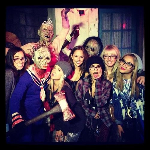 Ashley Tisdale and her friends gathered for Halloween.
Source: Twitter user kimhidalgo
Ashley Tisdale and her friends gathered for Halloween.
Source: Twitter user kimhidalgo