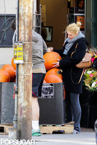 Claire Danes went pumpkin shopping with husband Hugh Dancy in Toronto.
Claire Danes went pumpkin shopping with husband Hugh Dancy in Toronto.
