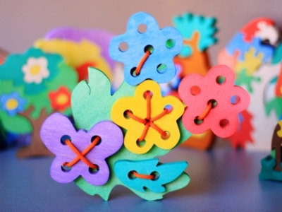 Wooden Flower Lacing Toy Wooden Flower Lacing Toy
