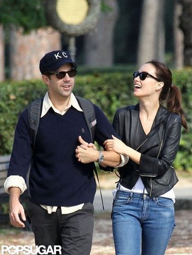 Olivia Wilde laughed as she walked with Jason Sudeikis.
Olivia Wilde laughed as she walked with Jason Sudeikis.
