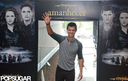 Taylor Lautner waved to fans in Brazil.
Taylor Lautner waved to fans in Brazil.