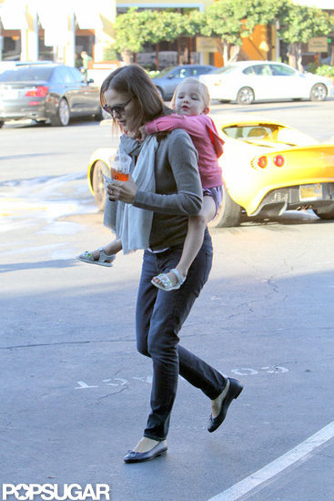 Jennifer Garner Gives Seraphina a Lift Home Jennifer Garner Gives Seraphina a Lift Home