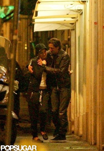Adrien Brody and girlfriend Lara Lieto walked together in Rome.
Adrien Brody and girlfriend Lara Lieto walked together in Rome.