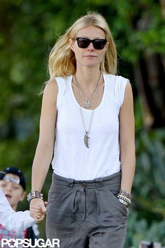 Gwyneth Does the School Run With Chris and the Kids Before Voting Gwyneth Does the School Run With Chris and the Kids Before Voting
