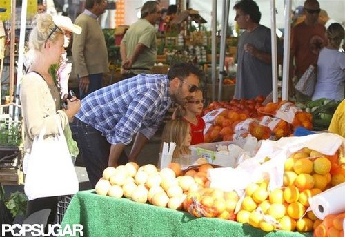 Ben Affleck shopped for fruits and vegetables with Violet and Seraphina Affleck.
Ben Affleck shopped for fruits and vegetables with Violet and Seraphina Affleck.