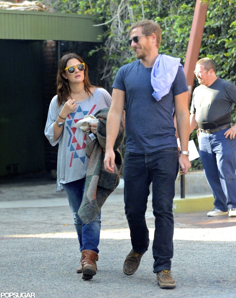Drew Barrymore and Will Kopelman went shopping in LA. Drew Barrymore and Will Kopelman went shopping in LA.
