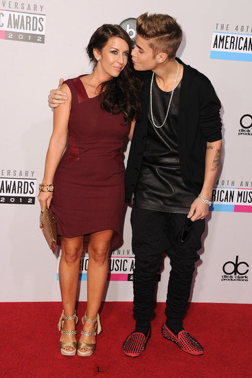 Justin Bieber gave his mom a fake kiss on the cheek at the American Music Awards. Justin Bieber gave his mom a fake kiss on the cheek at the American Music Awards.