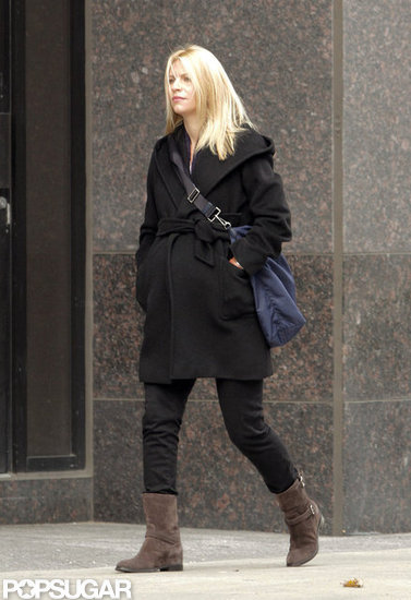 A pregnant Claire Danes looked stylish in Toronto as she went shopping.
A pregnant Claire Danes looked stylish in Toronto as she went shopping.