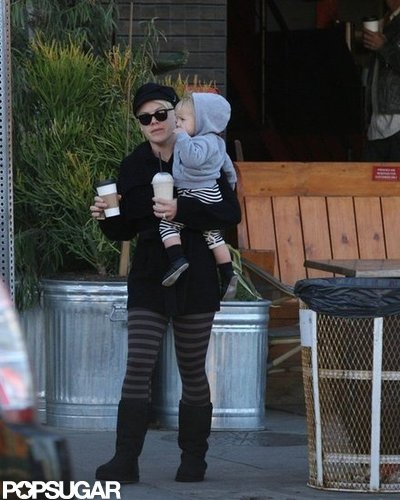 Pink had her hands full as she ran an errand with Willow Hart.
Pink had her hands full as she ran an errand with Willow Hart.