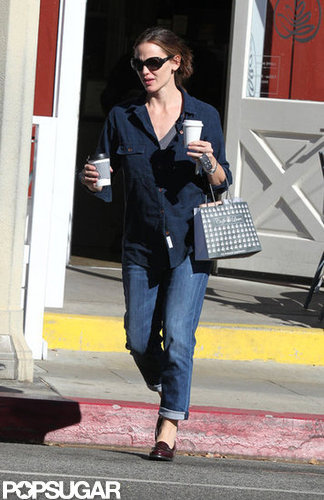 Jennifer Garner Hangs With Sam While Ben Gets a Sexy Shout-Out Jennifer Garner Hangs With Sam While Ben Gets a Sexy Shout-Out