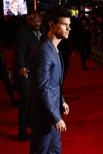 Kristen Shows Skin at Twilight's UK Premiere With Rob Kristen Shows Skin at Twilight's UK Premiere With Rob