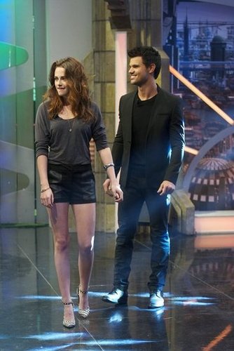 Breaking Dawn Part 2 is #1 — See All the Photos From Twilight's Final Press Tour! Breaking Dawn Part 2 is #1 — See All the Photos From Twilight's Final Press Tour!