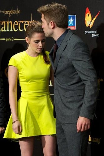 Breaking Dawn Part 2 is #1 — See All the Photos From Twilight's Final Press Tour! Breaking Dawn Part 2 is #1 — See All the Photos From Twilight's Final Press Tour!