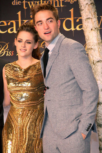 Kristen Gets Glam in Gold Alongside Taylor and Rob Kristen Gets Glam in Gold Alongside Taylor and Rob