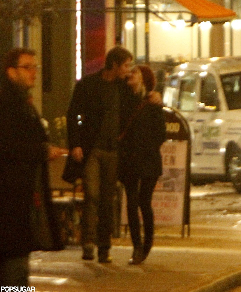 Kirsten Dunst and Garrett Hedlund Share Late-Night Kisses in London Kirsten Dunst and Garrett Hedlund Share Late-Night Kisses in London