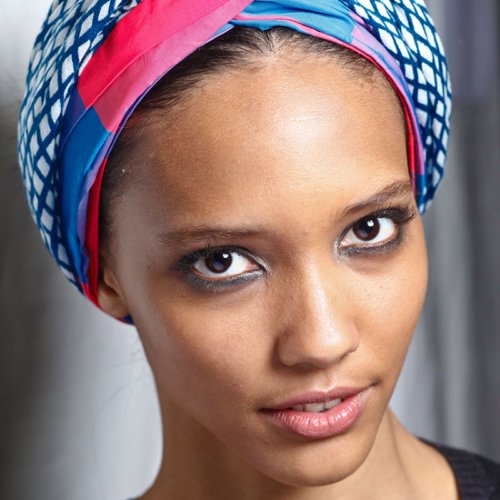 How to Apply Under-Eye Makeup