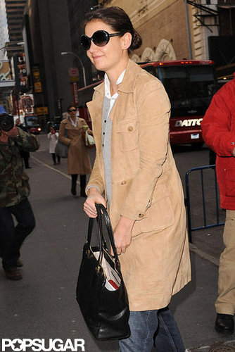 Katie Holmes was all smiles prior to rehearsal.
Katie Holmes was all smiles prior to rehearsal.