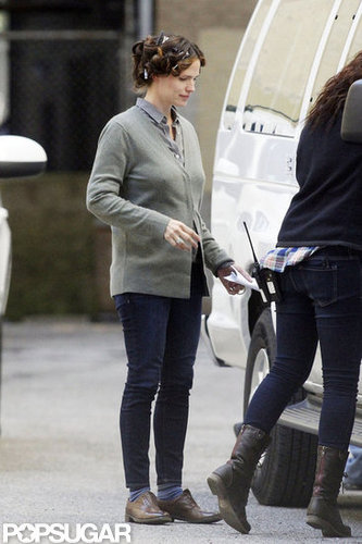 Jennifer Garner arrived on set in her own clothes.
Jennifer Garner arrived on set in her own clothes.