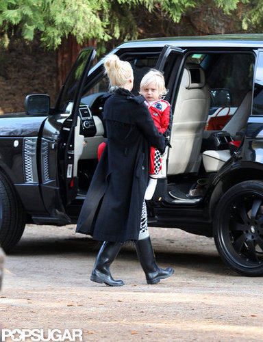 Gwen Stefani took Zuma out for a walk in LA.
Gwen Stefani took Zuma out for a walk in LA.