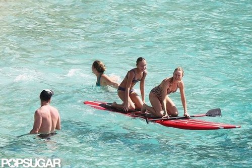 Naomi Splashes Around in a Bikini With Shirtless Liev Schreiber & Sons Naomi Splashes Around in a Bikini With Shirtless Liev Schreiber & Sons