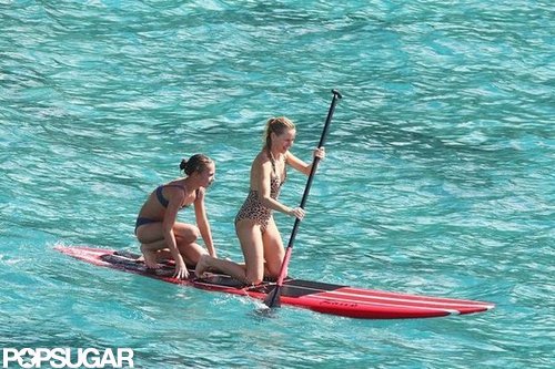 Naomi Splashes Around in a Bikini With Shirtless Liev Schreiber & Sons Naomi Splashes Around in a Bikini With Shirtless Liev Schreiber & Sons