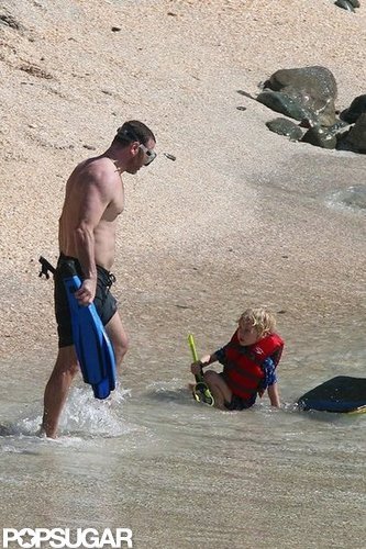 Naomi Splashes Around in a Bikini With Shirtless Liev Schreiber & Sons Naomi Splashes Around in a Bikini With Shirtless Liev Schreiber & Sons