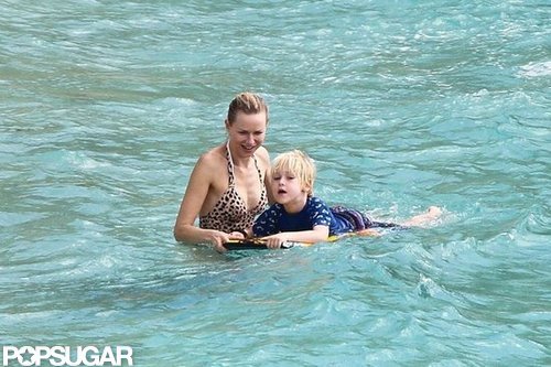 Naomi Splashes Around in a Bikini With Shirtless Liev Schreiber & Sons Naomi Splashes Around in a Bikini With Shirtless Liev Schreiber & Sons