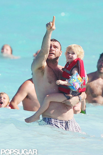 Naomi Splashes Around in a Bikini With Shirtless Liev Schreiber & Sons Naomi Splashes Around in a Bikini With Shirtless Liev Schreiber & Sons