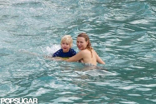 Naomi Splashes Around in a Bikini With Shirtless Liev Schreiber & Sons Naomi Splashes Around in a Bikini With Shirtless Liev Schreiber & Sons