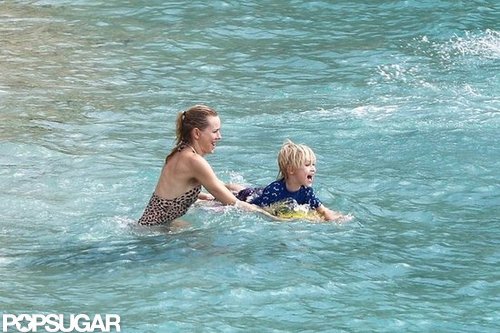 Naomi Splashes Around in a Bikini With Shirtless Liev Schreiber & Sons Naomi Splashes Around in a Bikini With Shirtless Liev Schreiber & Sons