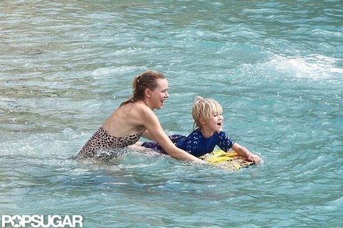 Naomi Splashes Around in a Bikini With Shirtless Liev Schreiber & Sons Naomi Splashes Around in a Bikini With Shirtless Liev Schreiber & Sons