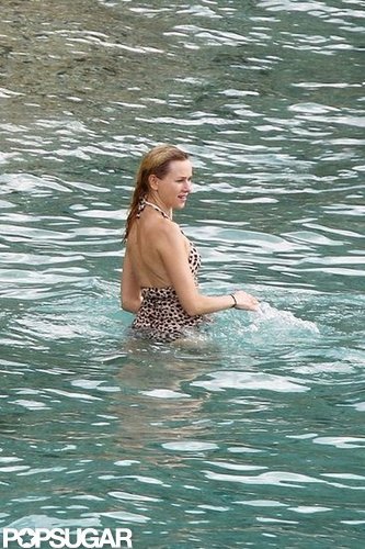Naomi Splashes Around in a Bikini With Shirtless Liev Schreiber & Sons Naomi Splashes Around in a Bikini With Shirtless Liev Schreiber & Sons