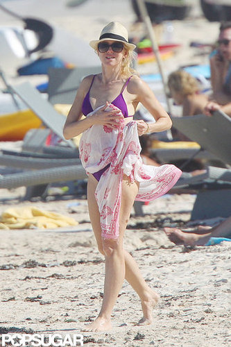 Naomi Splashes Around in a Bikini With Shirtless Liev Schreiber & Sons Naomi Splashes Around in a Bikini With Shirtless Liev Schreiber & Sons