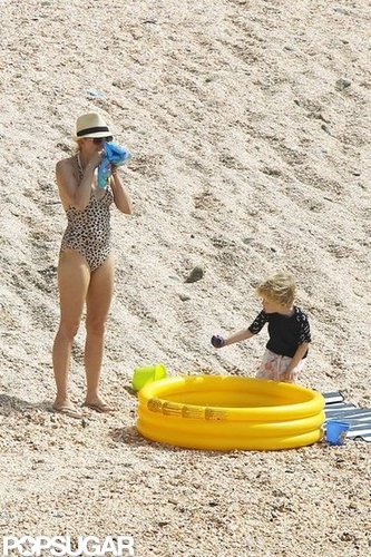 Naomi Splashes Around in a Bikini With Shirtless Liev Schreiber & Sons Naomi Splashes Around in a Bikini With Shirtless Liev Schreiber & Sons
