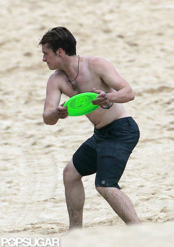 Josh Hutcherson threw the frisbee to his costar.
Josh Hutcherson threw the frisbee to his costar.