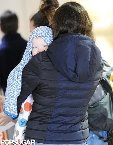 Jennifer Garner prepared to leave Los Angeles with baby Samuel by her side.
Jennifer Garner prepared to leave Los Angeles with baby Samuel by her side.