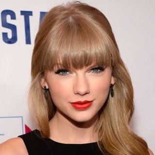 Taylor Swift's Best Hair and Makeup Looks