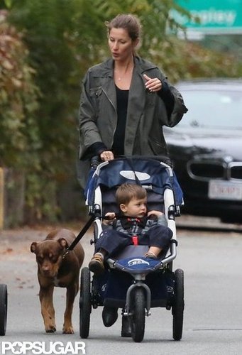 Gisele Bündchen took Benjamin Brady and their dog Lua for a September stroll in Boston.
Gisele Bündchen took Benjamin Brady and their dog Lua for a September stroll in Boston.
