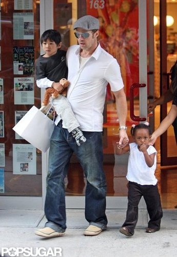 During a trip to New York City in September 2007, Brad Pitt took Pax and Zahara shopping.
During a trip to New York City in September 2007, Brad Pitt took Pax and Zahara shopping.